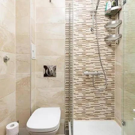 2br ,10 Minutes Walk To Center Apartament