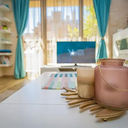 2br ,10 Minutes Walk To Center