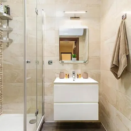 Brand New Apartment, 10 Minutes To Center アパート *