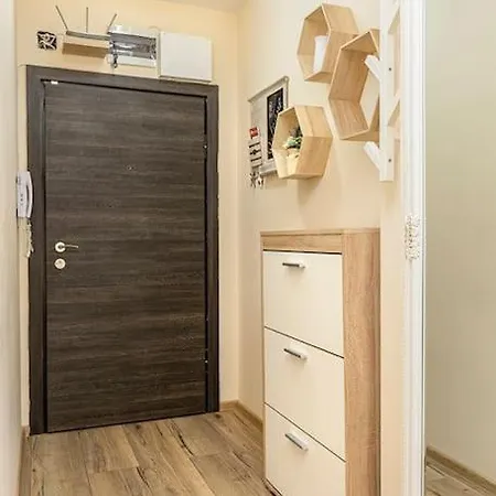 2br ,10 Minutes Walk To Center Apartament *