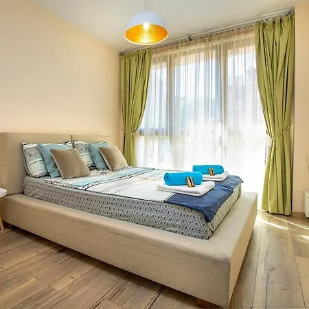 2br ,10 Minutes Walk To Center Apartament Płowdiw
